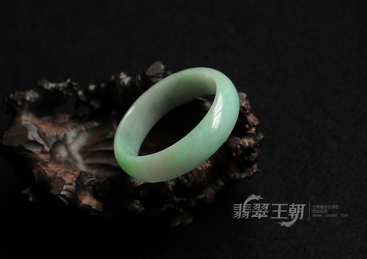 细糯种晴水缅甸翡翠手镯（55.31mm）