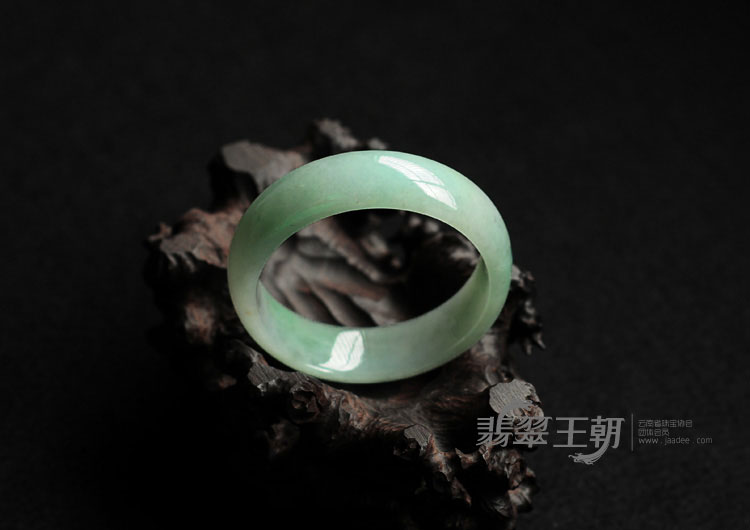细糯种晴水缅甸翡翠手镯（55.31mm）