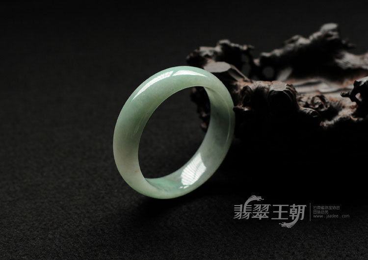 细糯种晴水缅甸翡翠手镯（55.31mm）