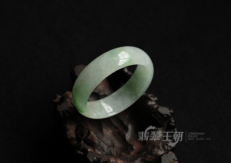 糯冰种晴水缅甸翡翠手镯（57.96mm）