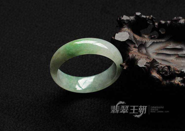 糯冰种晴水缅甸翡翠手镯（57.96mm）