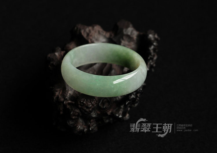 糯冰种晴水缅甸翡翠手镯（57.96mm）