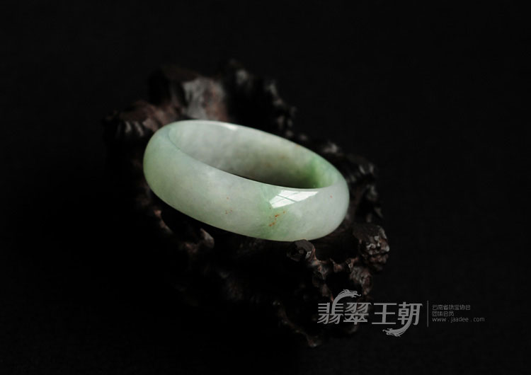 糯冰种晴水缅甸翡翠手镯（57.96mm）