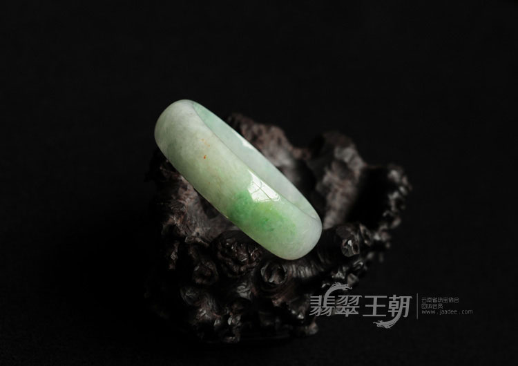糯冰种晴水缅甸翡翠手镯（57.96mm）