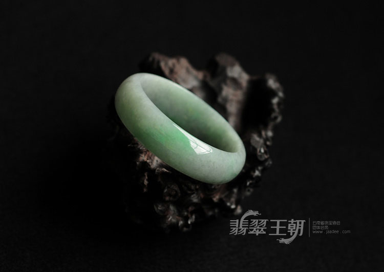 细糯种翠色缅甸翡翠手镯（58.14mm）