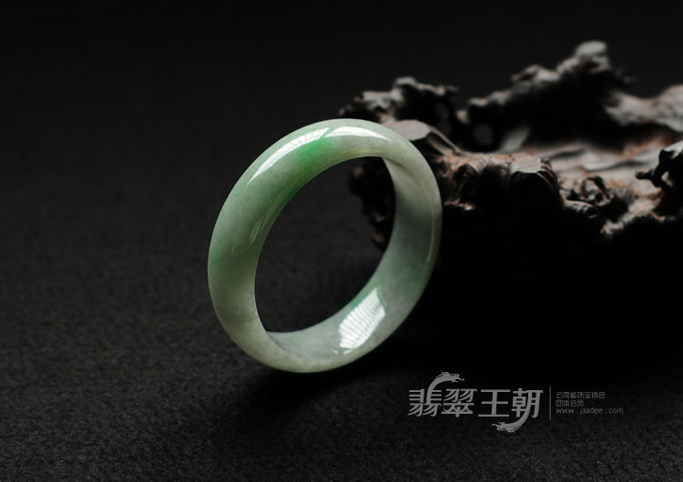 细糯种翠色缅甸翡翠手镯（58.14mm）