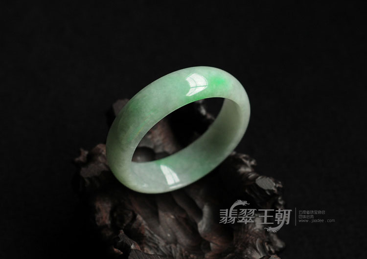 细糯种翠色缅甸翡翠手镯（58.14mm）