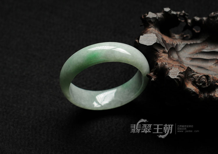 细糯种翠色缅甸翡翠手镯（58.14mm）