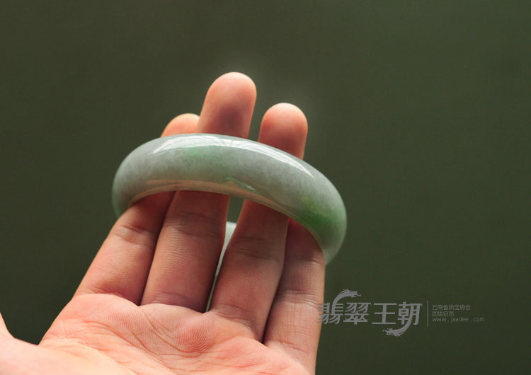 细糯种翠色缅甸翡翠手镯（58.14mm）