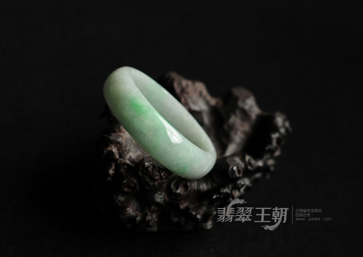 细糯种翠色缅甸翡翠手镯（58.14mm）