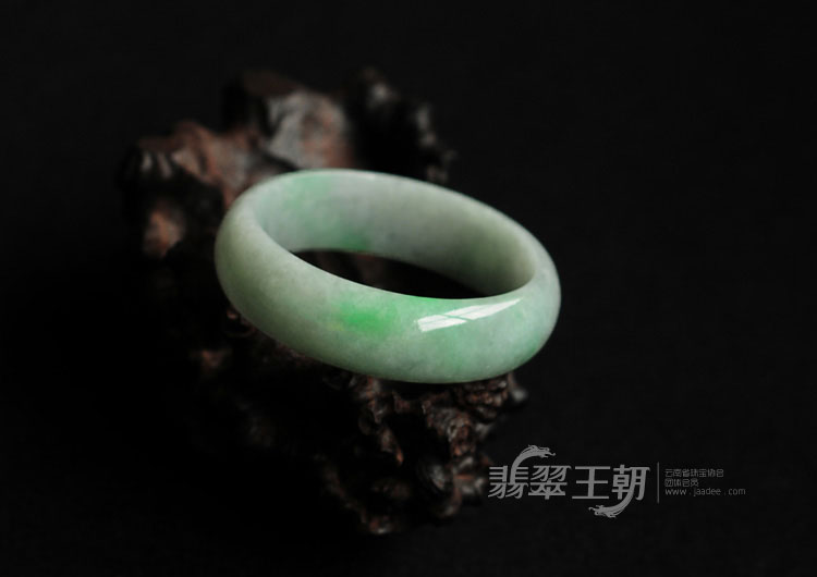 细糯种翠色缅甸翡翠手镯（58.14mm）