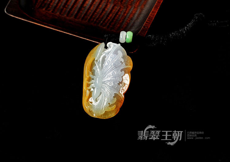 糯冰种紫罗兰带红黄翡缅甸翡翠俏色巧雕破茧成蝶挂件