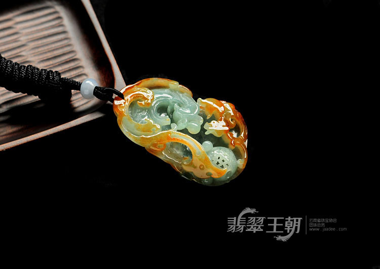 糯冰种红黄翡缅甸翡翠镂空雕龙凤呈祥挂件