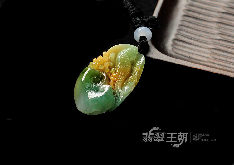 细糯种黄带绿缅甸翡翠英明神武挂件