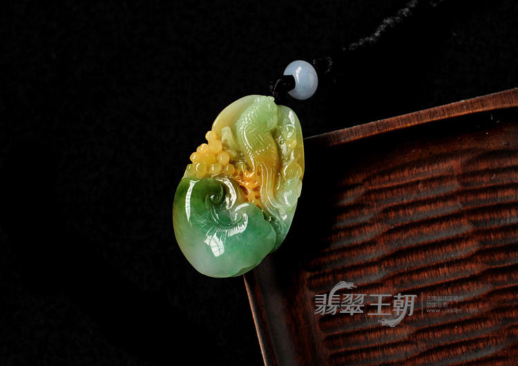 细糯种黄带绿缅甸翡翠英明神武挂件