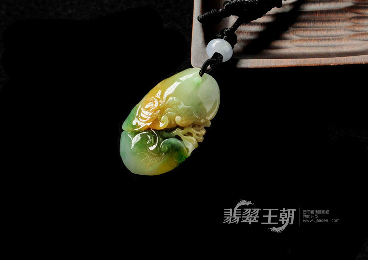 细糯种黄带绿缅甸翡翠英明神武挂件