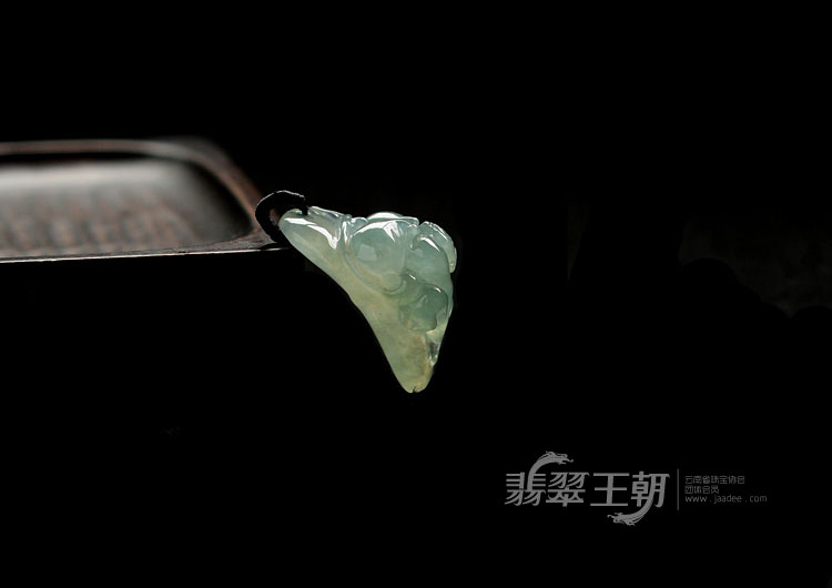 冰种晴水缅甸翡翠灵猴献寿挂件