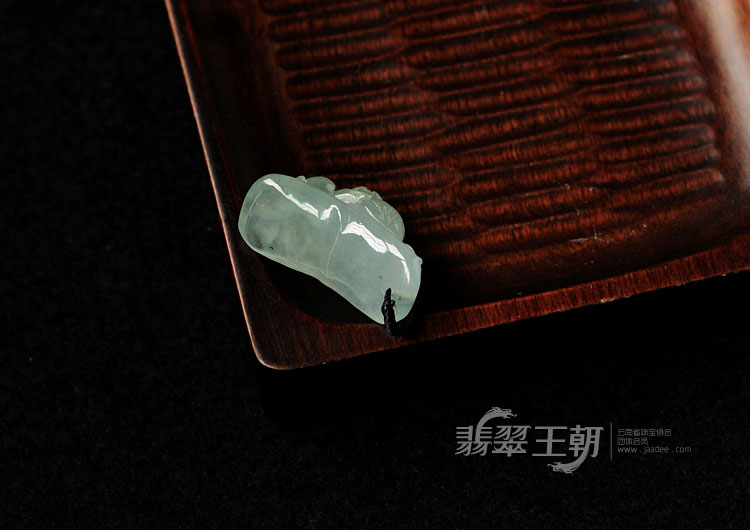 冰种晴水缅甸翡翠灵猴献寿挂件