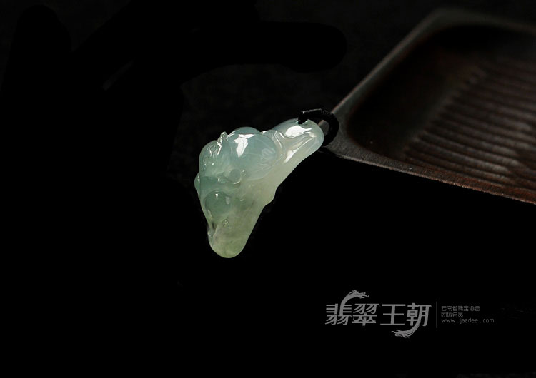 冰种晴水缅甸翡翠灵猴献寿挂件