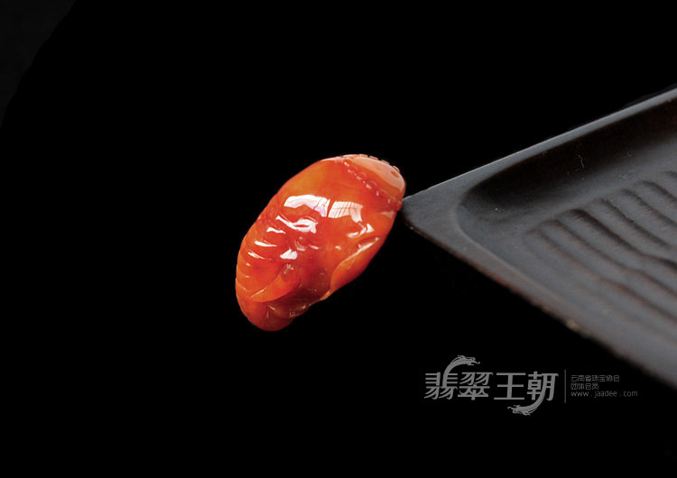 糯冰种红翡缅甸翡翠吉象挂件