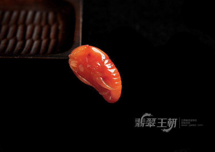 糯冰种红翡缅甸翡翠吉象挂件