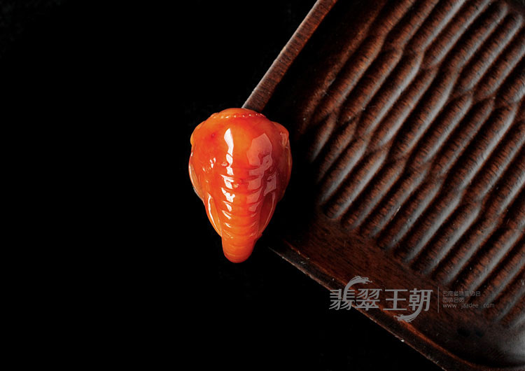 糯冰种红翡缅甸翡翠吉象挂件