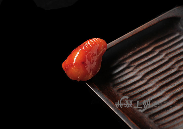 糯冰种红翡缅甸翡翠吉象挂件