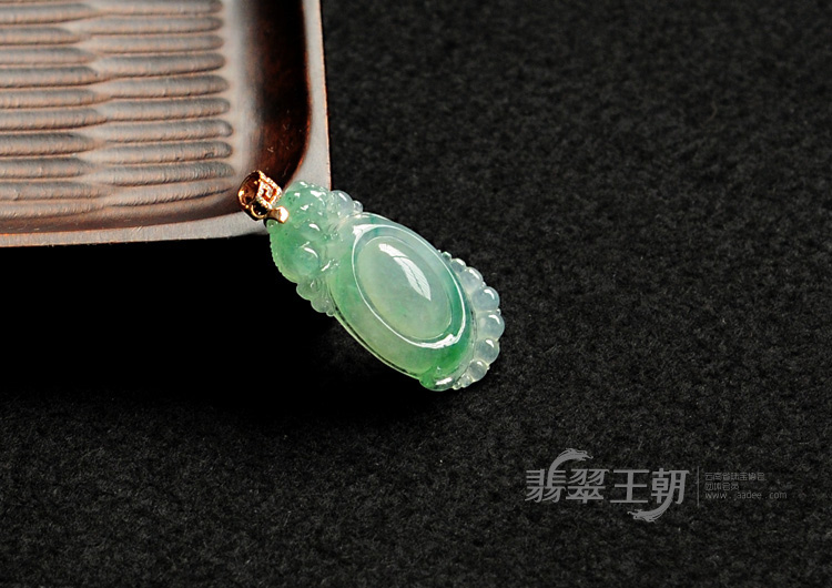 冰种飘翠缅甸翡翠福在眼前挂件