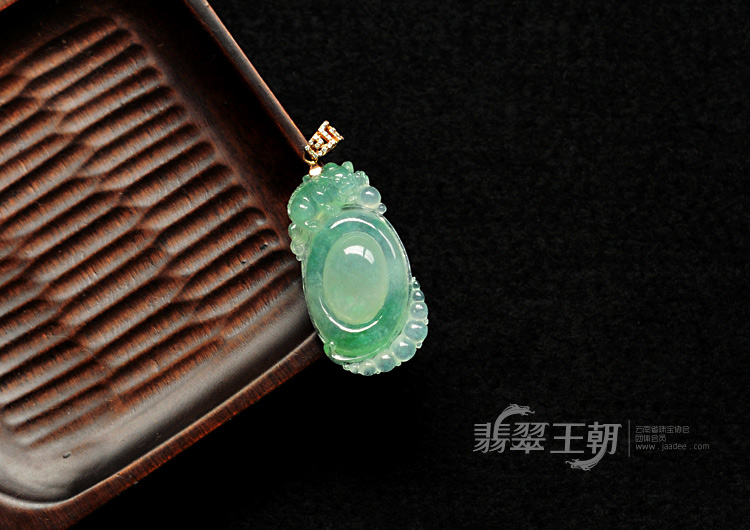 冰种飘翠缅甸翡翠福在眼前挂件