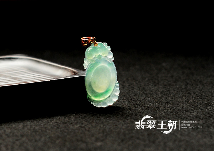 冰种飘翠缅甸翡翠福在眼前挂件