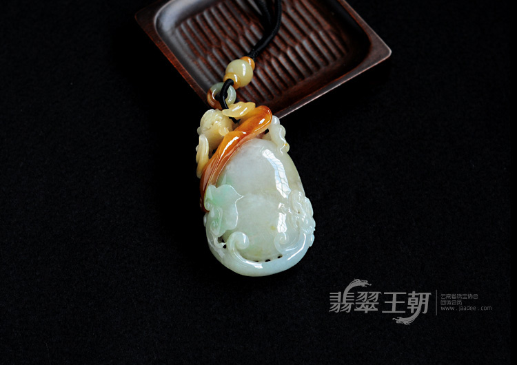 糯冰种黄翡缅甸翡翠福龙如意手玩件