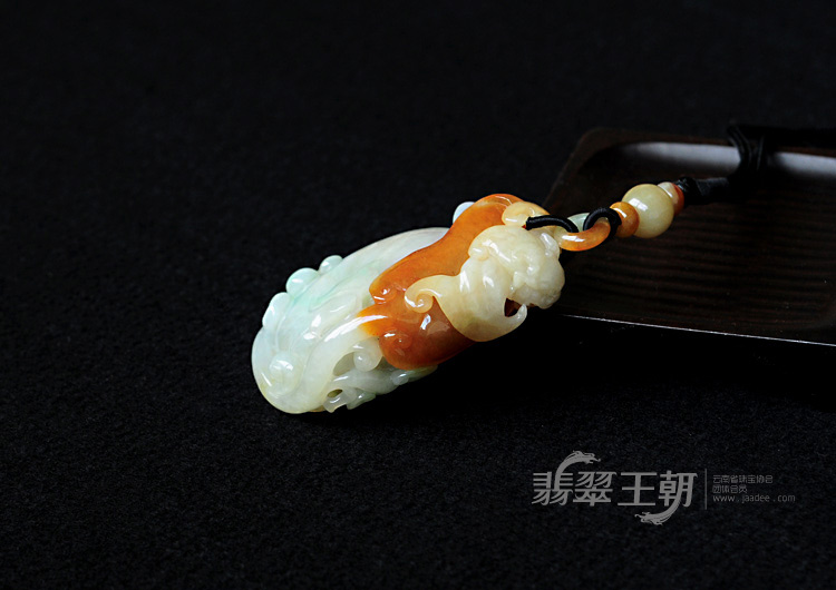 糯冰种黄翡缅甸翡翠福龙如意手玩件