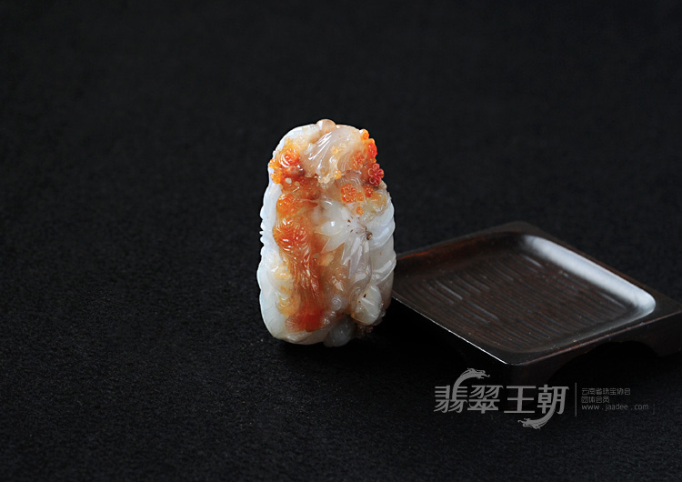 糯冰种红翡缅甸翡翠喜上眉梢手玩件