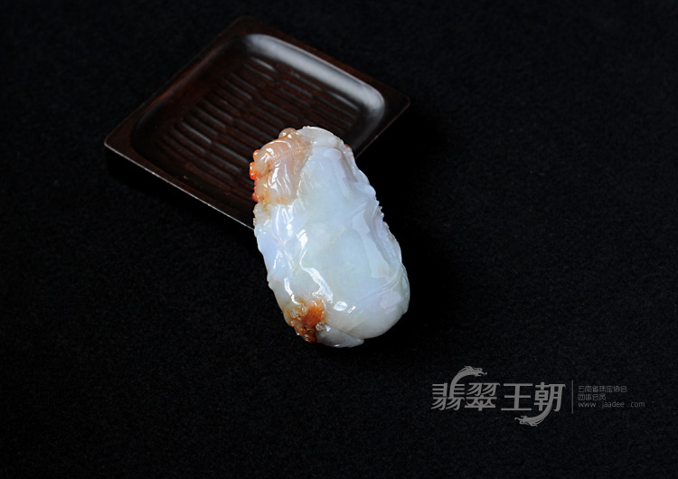 糯冰种红翡缅甸翡翠喜上眉梢手玩件
