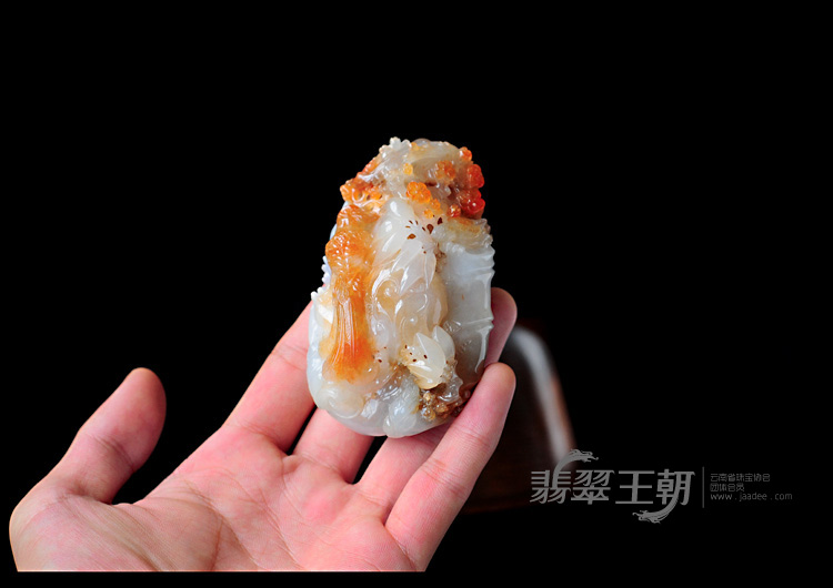 糯冰种红翡缅甸翡翠喜上眉梢手玩件