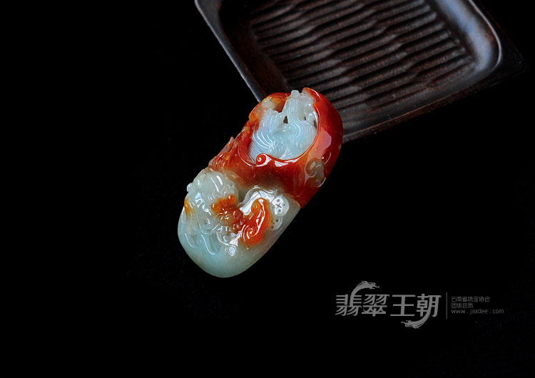 糯冰种红翡缅甸翡翠龙凤呈祥挂件