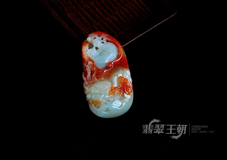 糯冰种红翡缅甸翡翠龙凤呈祥挂件