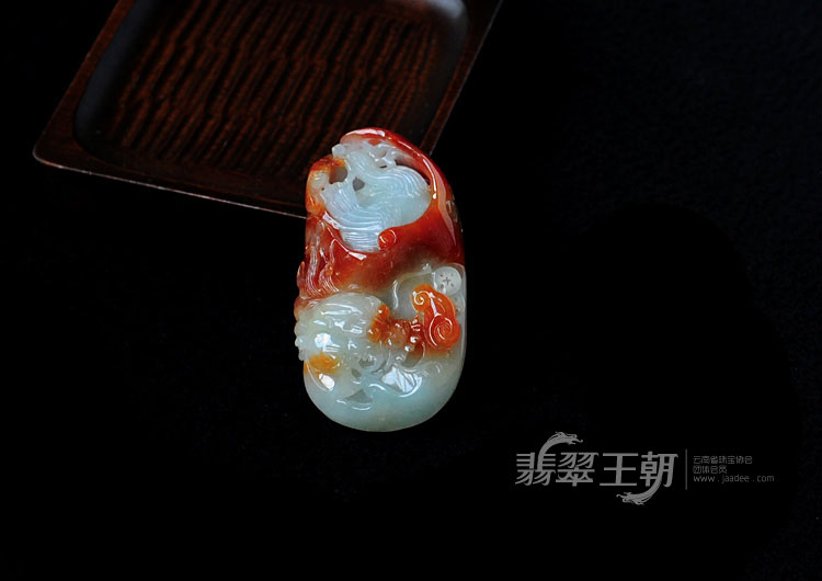 糯冰种红翡缅甸翡翠龙凤呈祥挂件