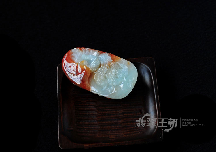 糯冰种红翡缅甸翡翠龙凤呈祥挂件