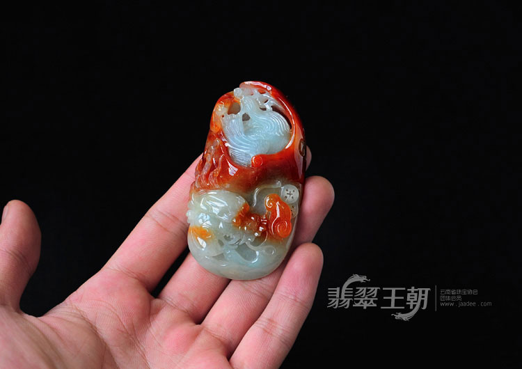 糯冰种红翡缅甸翡翠龙凤呈祥挂件