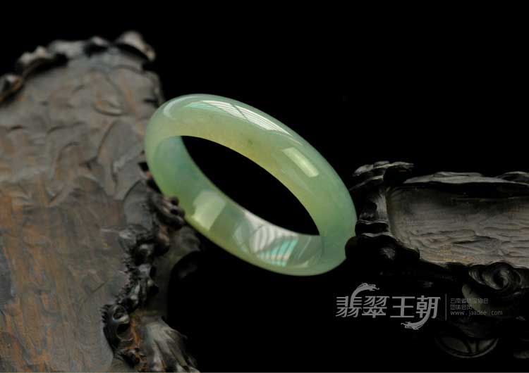 冰玻种飘花缅甸翡翠手镯（55.3mm）