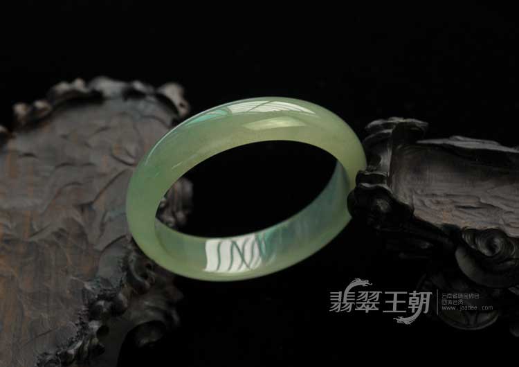 冰玻种飘花缅甸翡翠手镯（55.3mm）