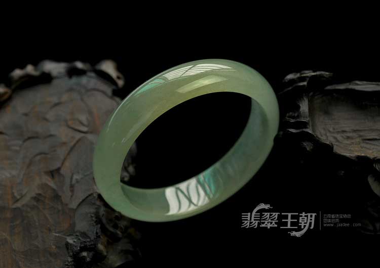 冰玻种飘花缅甸翡翠手镯（55.3mm）