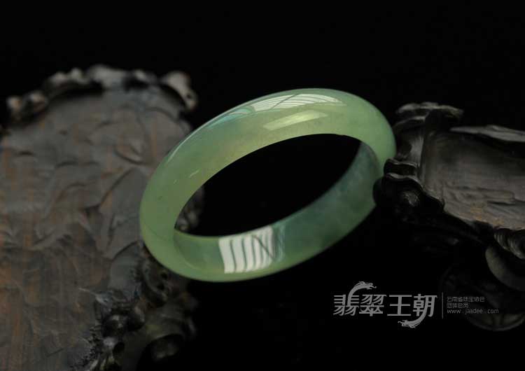冰玻种飘花缅甸翡翠手镯（57.2mm）