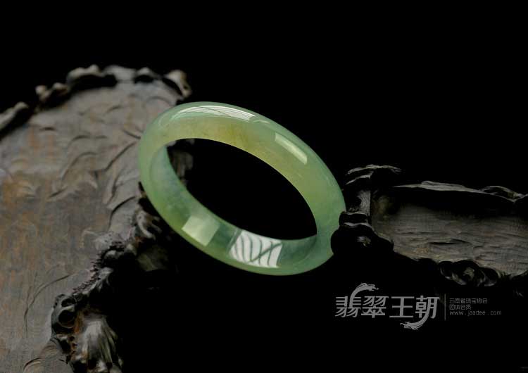冰玻种飘花缅甸翡翠手镯（57.2mm）