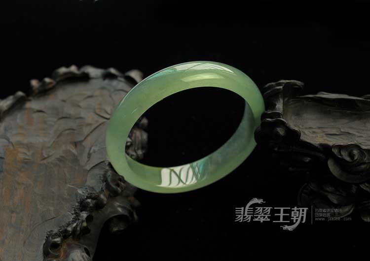 冰玻种飘花缅甸翡翠手镯（57.2mm）