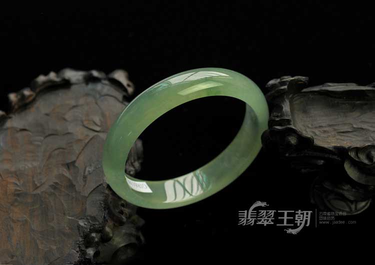 冰玻种飘花缅甸翡翠手镯（57.2mm）
