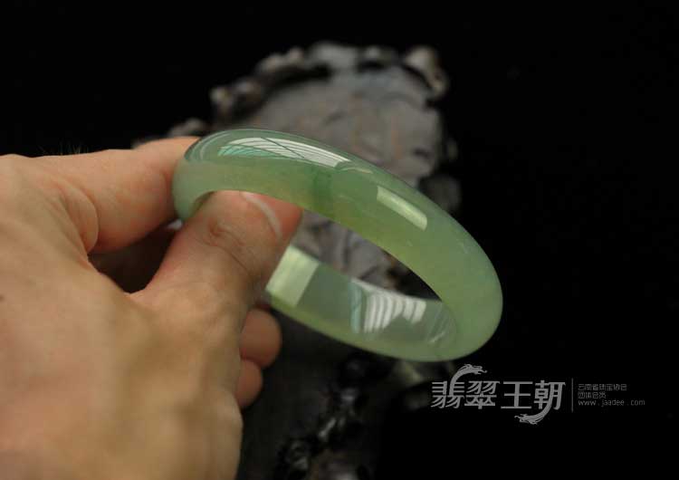 冰玻种飘花缅甸翡翠手镯（57.2mm）