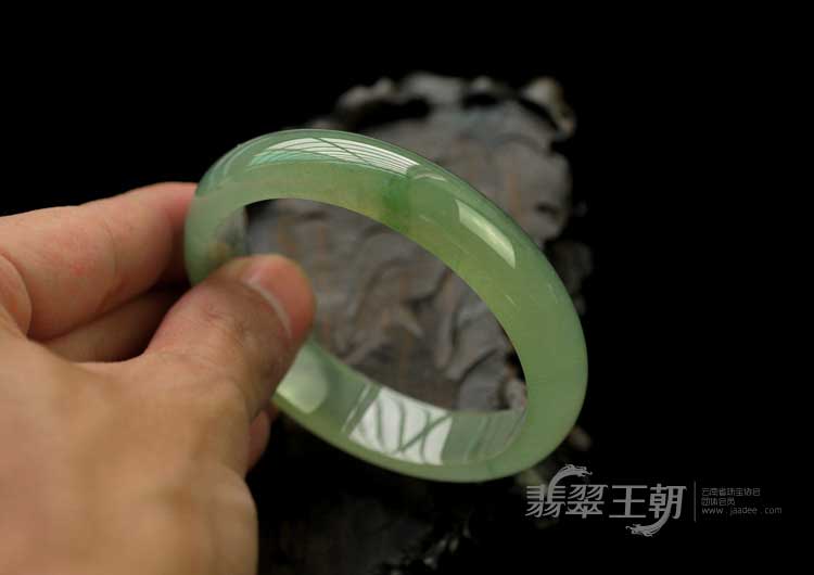 冰玻种飘花缅甸翡翠手镯（57.2mm）