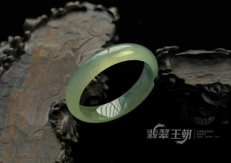 冰玻种飘花缅甸翡翠手镯（57.2mm）